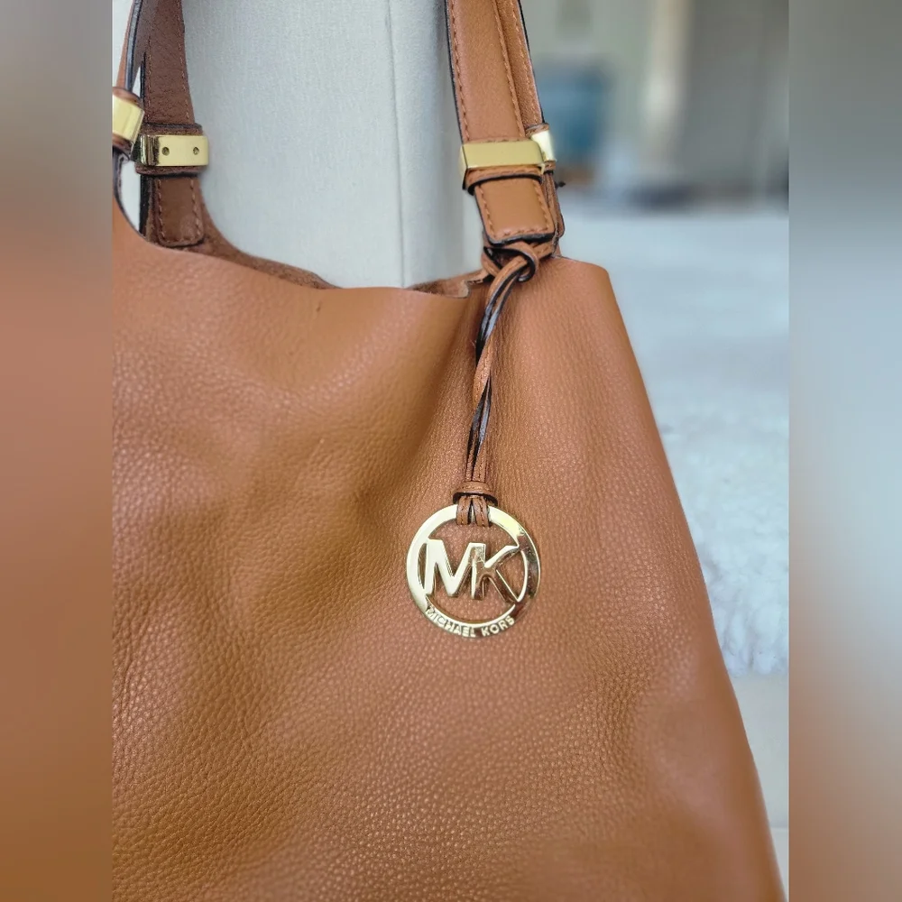 🌿 Michael Kors Cognac Reversible Pebble Leather/suade bag with pouch - Picture 5 of 15